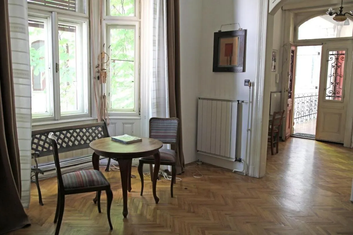 Keleti Hangulatu Apartman A Varnegyedben Budapest Hungary