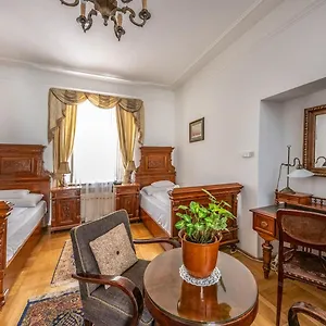 Bed & Breakfast Academy, Budapešť